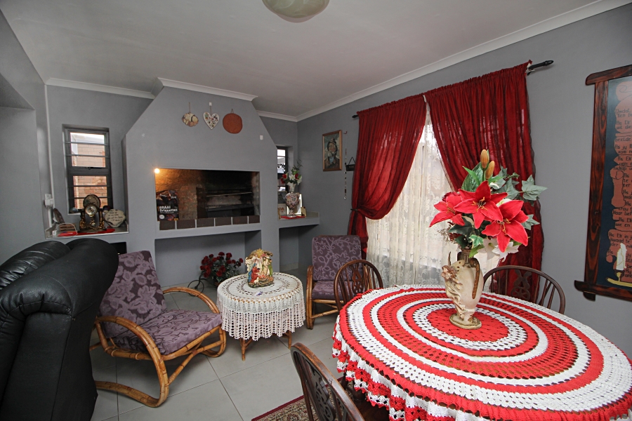 2 Bedroom Property for Sale in Heiderand Western Cape